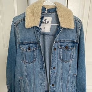 HOLLISTER DENIM JACKET W/ DETACHABLE SHERPA COLLAR
